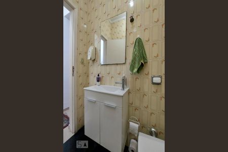 Casa à venda com 240m², 3 quartos e 2 vagasLavabo