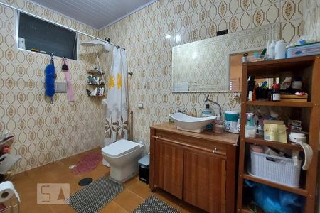 Casa à venda com 240m², 3 quartos e 2 vagasSuíte