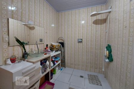 Casa à venda com 240m², 3 quartos e 2 vagasBanheiro