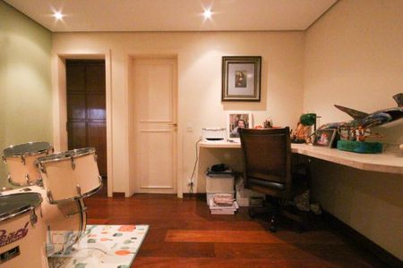 Apartamento à venda com 210m², 3 quartos e 3 vagasEscritório