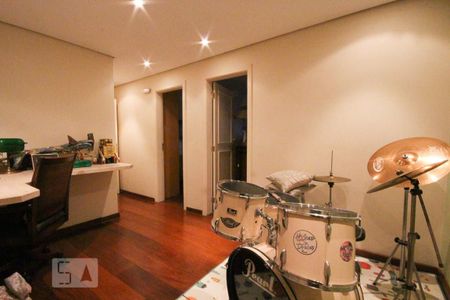 Apartamento à venda com 210m², 3 quartos e 3 vagasEscritório