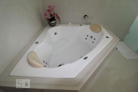 Casa à venda com 475m², 3 quartos e 5 vagasBanheiro 1 suite master hidro