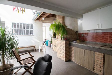 Casa à venda com 250m², 4 quartos e 2 vagasArea gourmet