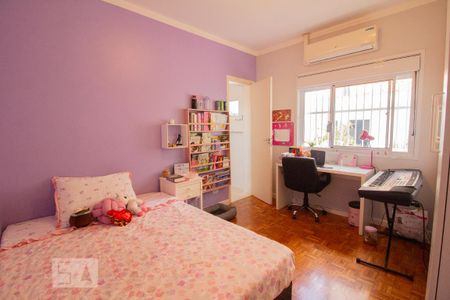 Casa à venda com 250m², 4 quartos e 2 vagassuíte  3