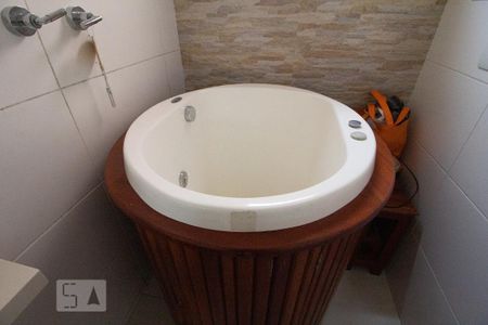 Casa à venda com 250m², 4 quartos e 2 vagassuite 1