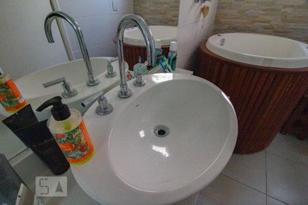 Casa à venda com 250m², 4 quartos e 2 vagassuite 1