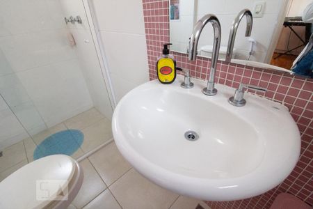 Casa à venda com 250m², 4 quartos e 2 vagassuíte  3
