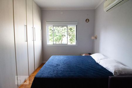Casa à venda com 250m², 4 quartos e 2 vagassuite 1