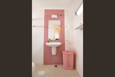 Casa à venda com 250m², 4 quartos e 2 vagassuíte  3