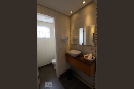 Casa à venda com 250m², 4 quartos e 2 vagasLavabo