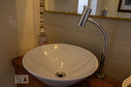 Casa à venda com 250m², 4 quartos e 2 vagasLavabo