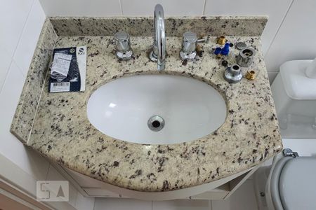 Apartamento à venda com 65m², 2 quartos e 2 vagas Apartamento à venda com 65m², 2 quartos e 2 vagasBanheiro da suíte