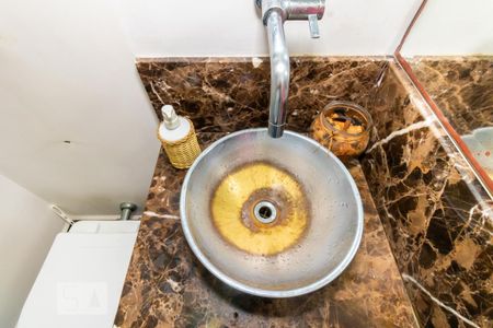 Casa de condomínio à venda com 138m², 3 quartos e 2 vagasLavabo