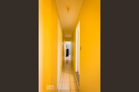 Casa à venda com 180m², 4 quartos e 2 vagasCorredor