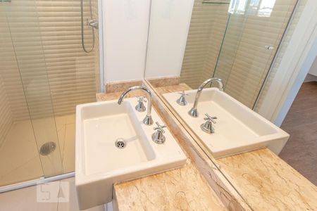 Apartamento para alugar com 82m², 2 quartos e 2 vagas Apartamento para alugar com 82m², 2 quartos e 2 vagasBanheiro da Suite 1