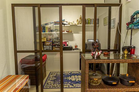 Casa de condomínio à venda com 165m², 3 quartos e 3 vagasEscritório