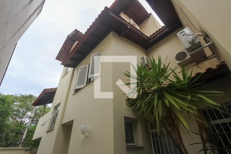 Casa de condomínio à venda com 260m², 4 quartos e 2 vagasFachada casa 