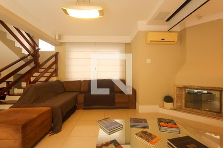 Sala de casa de condomínio para alugar com 4 quartos, 260m² em Boa Vista, Porto Alegre