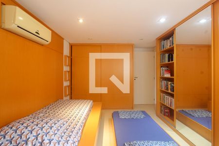 Casa de condomínio à venda com 260m², 4 quartos e 2 vagasQuarto 3