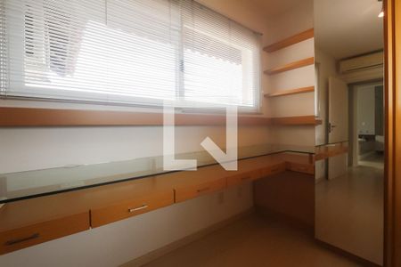 Casa de condomínio à venda com 260m², 4 quartos e 2 vagasCloset suite 