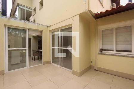 Casa de condomínio à venda com 260m², 4 quartos e 2 vagasPátio