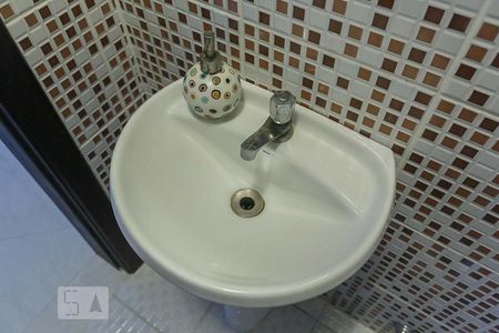 Casa de condomínio à venda com 220m², 3 quartos e 3 vagasBanheiro 