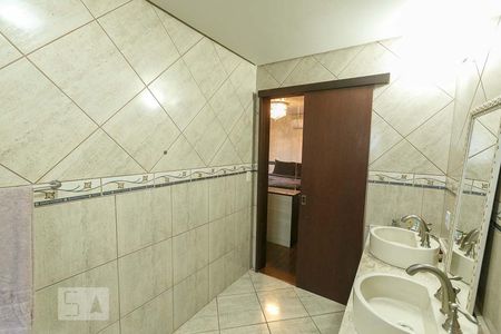 Casa de condomínio à venda com 220m², 3 quartos e 3 vagasBanheiro da Suíte