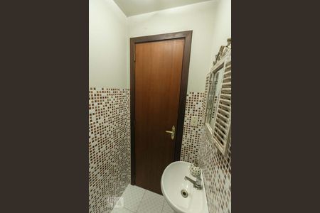 Casa de condomínio à venda com 220m², 3 quartos e 3 vagasBanheiro 