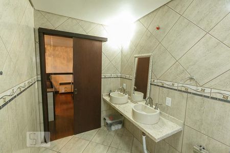 Casa de condomínio à venda com 220m², 3 quartos e 3 vagasBanheiro da Suíte