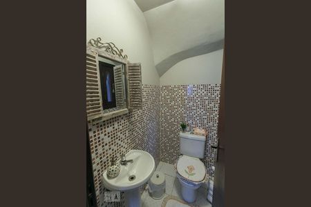 Casa de condomínio à venda com 220m², 3 quartos e 3 vagasBanheiro 