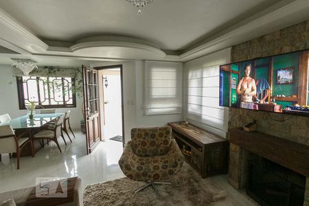 Sala de casa de condomínio à venda com 3 quartos, 220m² em Hípica, Porto Alegre