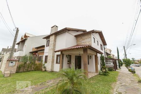 Casa de condomínio à venda com 220m², 3 quartos e 3 vagasFachada