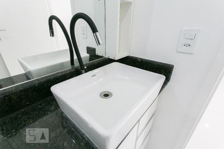 Banheiro de kitnet/studio para alugar com 1 quarto, 27m² em Brás, São Paulo