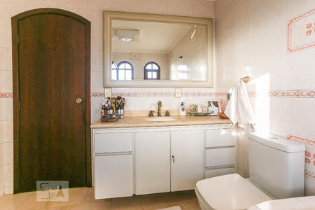 Casa à venda com 332m², 3 quartos e 2 vagasBanheiro Suite 1 