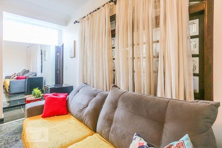 Casa à venda com 332m², 3 quartos e 2 vagasSala de TV