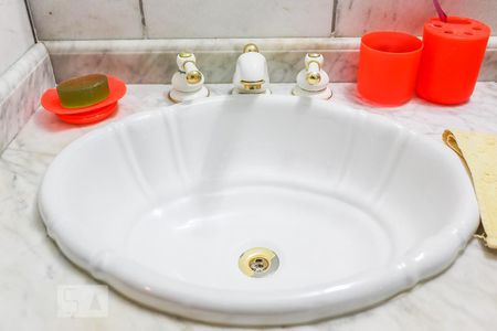 Casa à venda com 332m², 3 quartos e 2 vagasBanheiro Suite 2