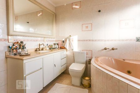 Casa à venda com 332m², 3 quartos e 2 vagasBanheiro Suite 1 