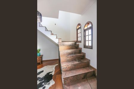 Casa à venda com 332m², 3 quartos e 2 vagasEscadas