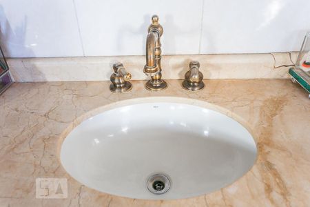 Casa à venda com 332m², 3 quartos e 2 vagasBanheiro Suite 1 