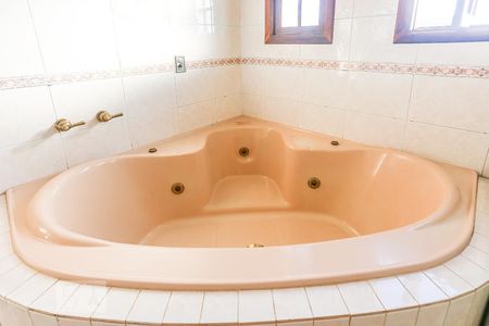 Casa à venda com 332m², 3 quartos e 2 vagasBanheiro Suite 1 