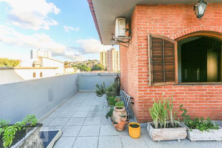 Casa à venda com 332m², 3 quartos e 2 vagasVaranda com Churrasqueira