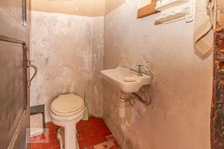 Casa à venda com 160m², 3 quartos e 2 vagas Casa à venda com 160m², 3 quartos e 2 vagasBanheiro de Serviço