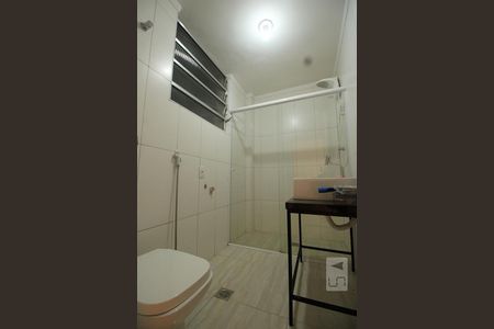 Banheiro de apartamento para alugar com 1 quarto, 37m² em Boqueirão, Santos