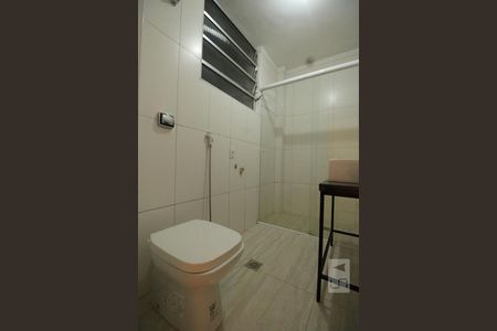 Banheiro de apartamento para alugar com 1 quarto, 37m² em Boqueirão, Santos