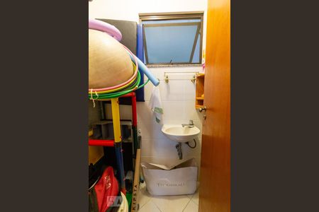 Apartamento à venda com 107m², 2 quartos e 1 vagaBanheiro de Serviço