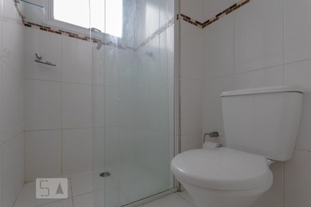 Banheiro de apartamento para alugar com 2 quartos, 58m² em Loteamento Mogilar, Mogi das Cruzes