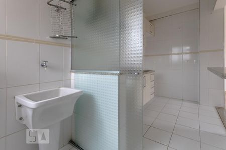 Área de Serviço de apartamento para alugar com 2 quartos, 58m² em Loteamento Mogilar, Mogi das Cruzes
