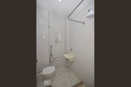 Banheiro Social de kitnet/studio para alugar com 1 quarto, 25m² em Centro, Rio de Janeiro
