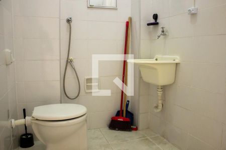 Banheiro de kitnet/studio para alugar com 1 quarto, 25m² em Centro, Rio de Janeiro