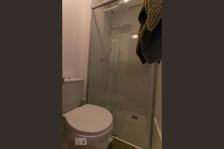Banheiro de kitnet/studio para alugar com 1 quarto, 39m² em Jardim Goiás, Goiânia